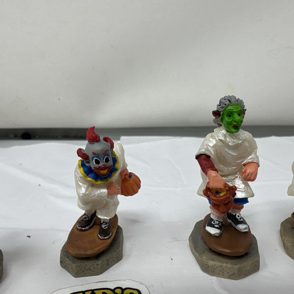 HTF Retired 2003 Lemax "Three Kids On Skateboards" Spooky Town Plus Extras